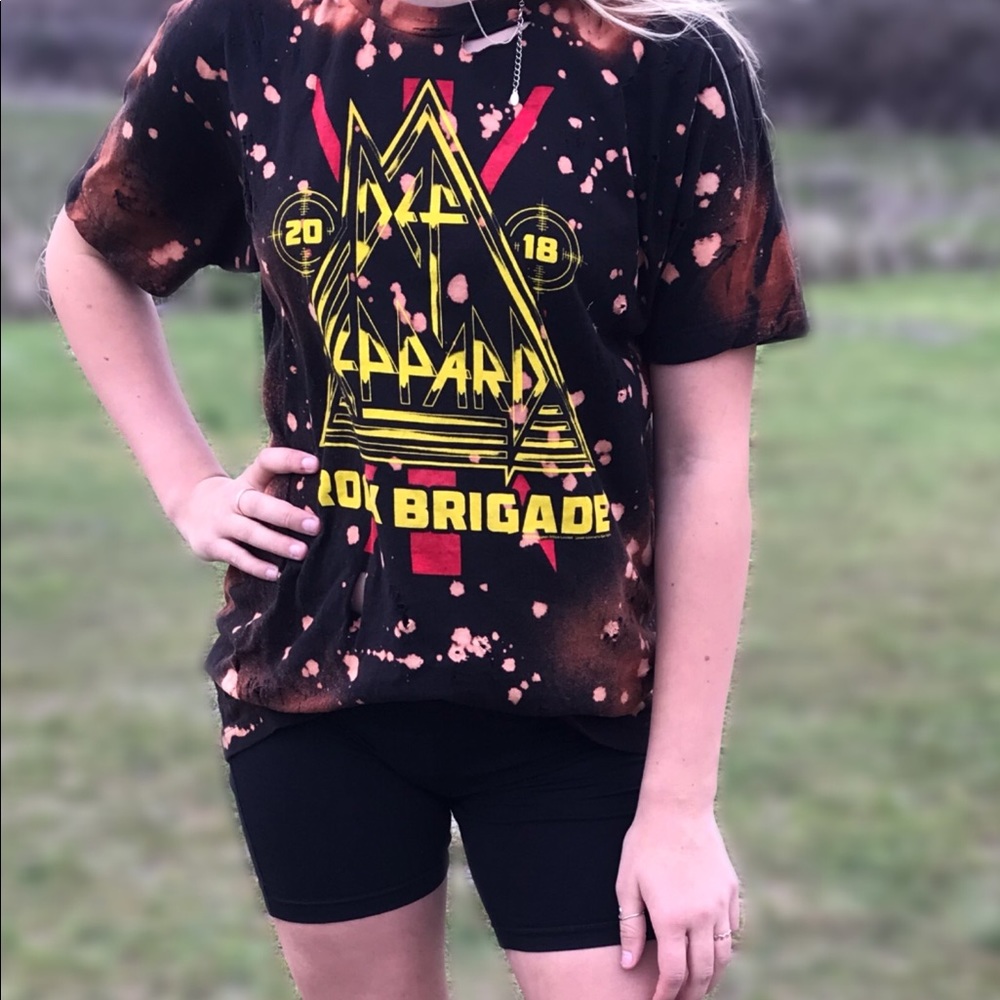 Def Leopard distressed tee